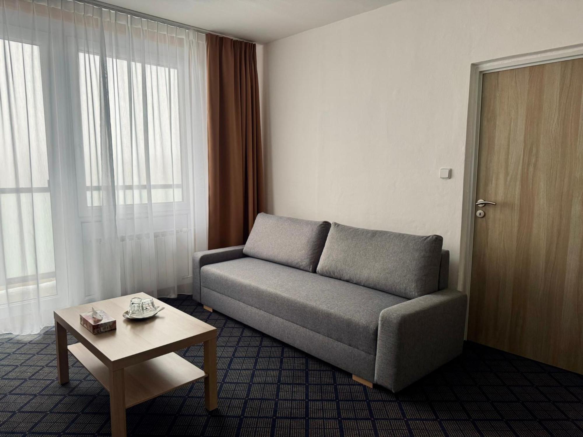 Patria Hotel Trutnov Exterior photo